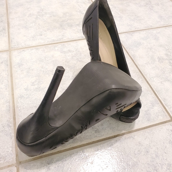 BCBG black leather heel size 8M - Picture 8 of 8